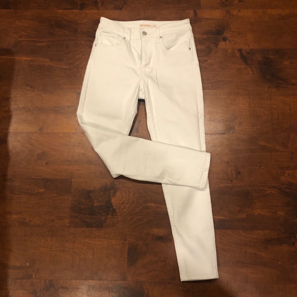 White Levi High Rise Skinny Jeans Size 27
